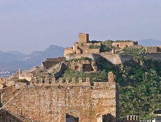 - Castillo de Sagunto - Een belangrijke gebeurtenis in de vroege geschiedenis was de ‘belegering van Saguntum’ (ten noorden van Valencia) in 219 v.Chr. Tijdens deze belegering bestormde Hannibal de stad om deze te veroveren op de Romeinen.