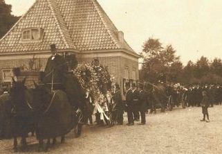 Begrafenis op de Gemeentelijke Begraafplaats rond 1900